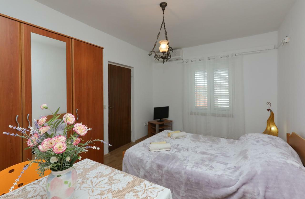 Studio Apartment Ana Supetar Ngoại thất bức ảnh