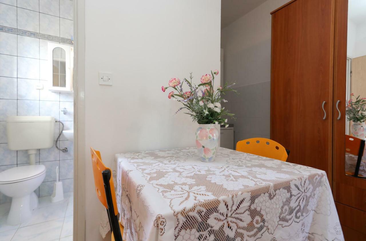 Studio Apartment Ana Supetar Ngoại thất bức ảnh