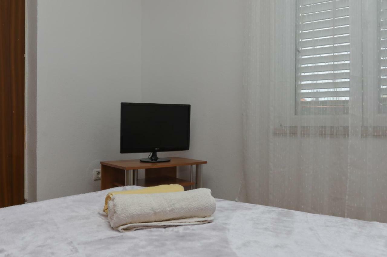 Studio Apartment Ana Supetar Ngoại thất bức ảnh