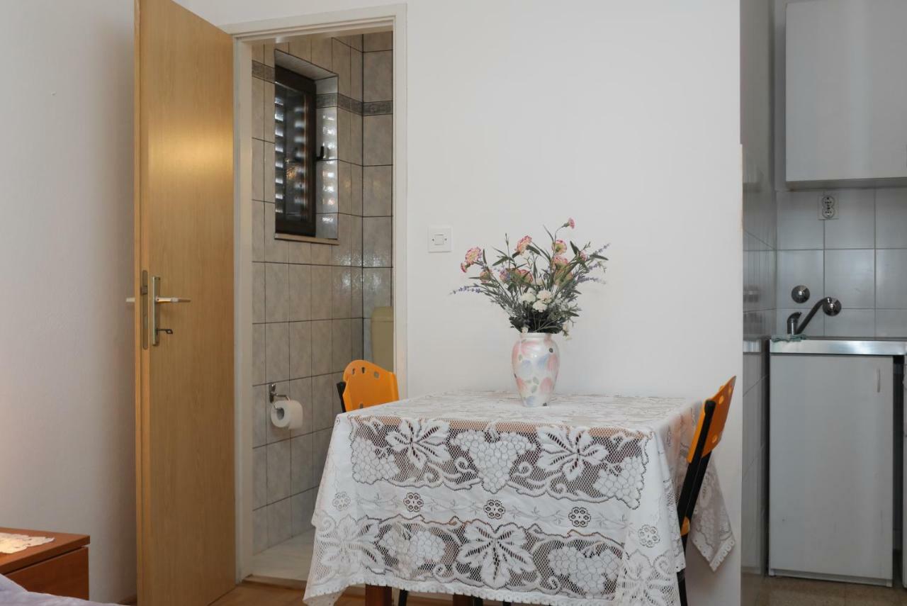 Studio Apartment Ana Supetar Ngoại thất bức ảnh