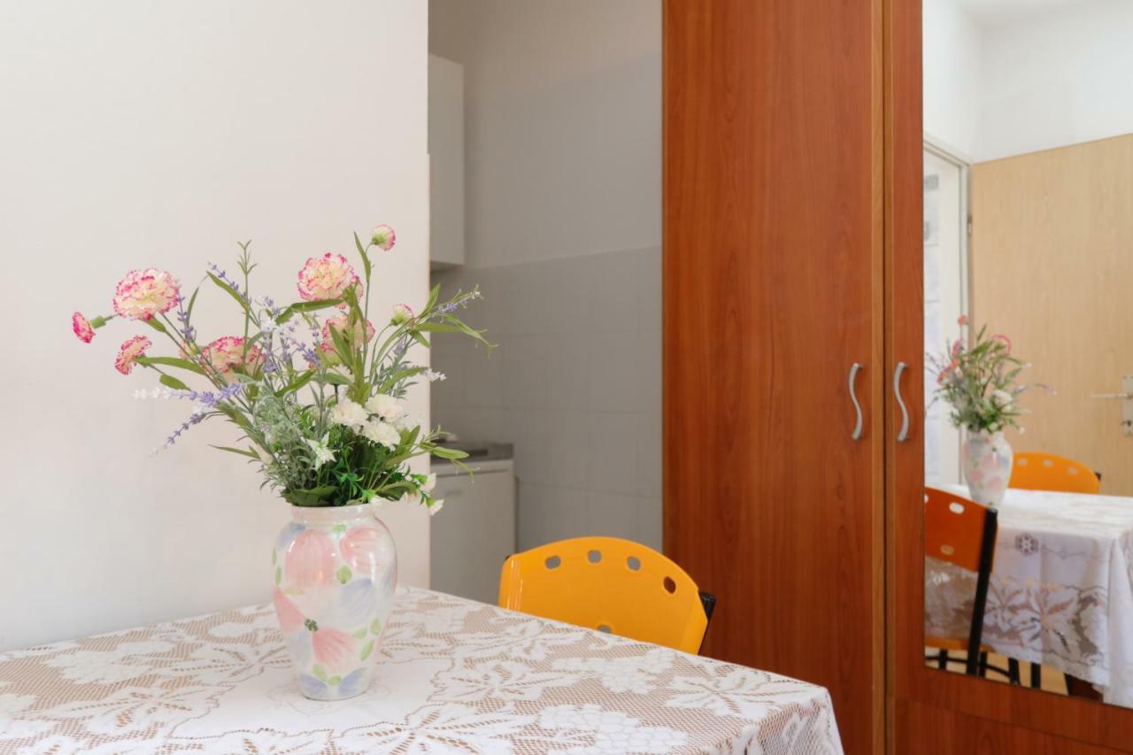 Studio Apartment Ana Supetar Ngoại thất bức ảnh