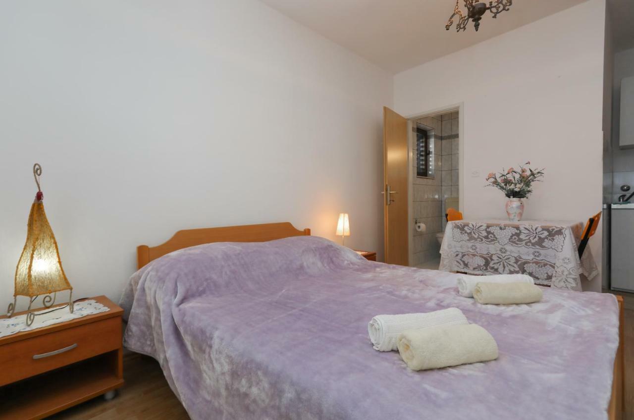 Studio Apartment Ana Supetar Ngoại thất bức ảnh