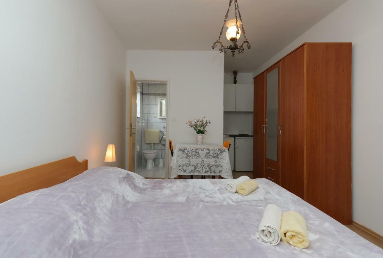 Studio Apartment Ana Supetar Ngoại thất bức ảnh