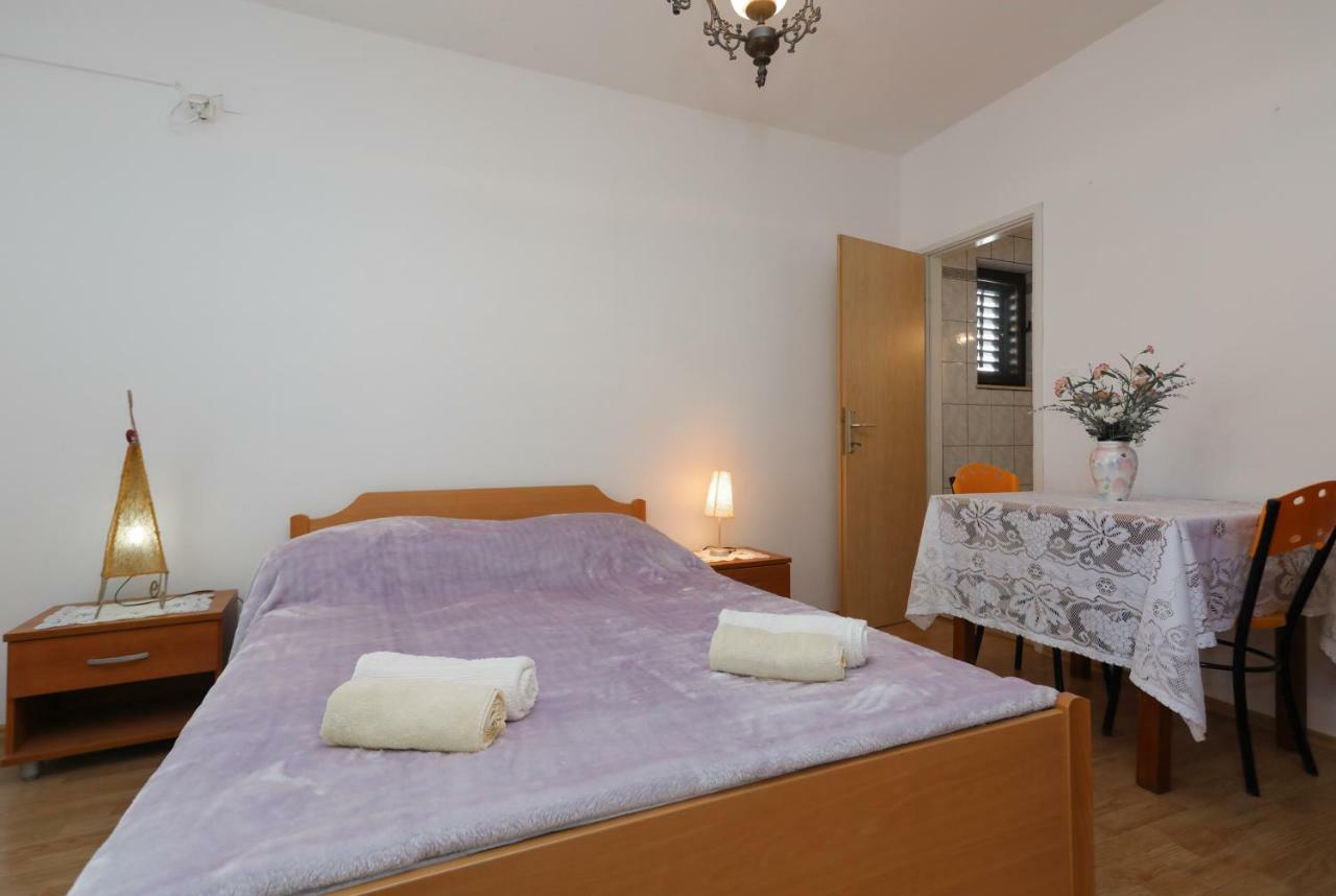 Studio Apartment Ana Supetar Ngoại thất bức ảnh
